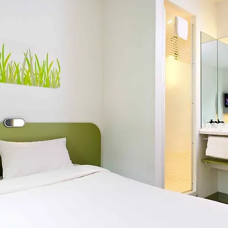Ibis Budget Gare De بواتييه